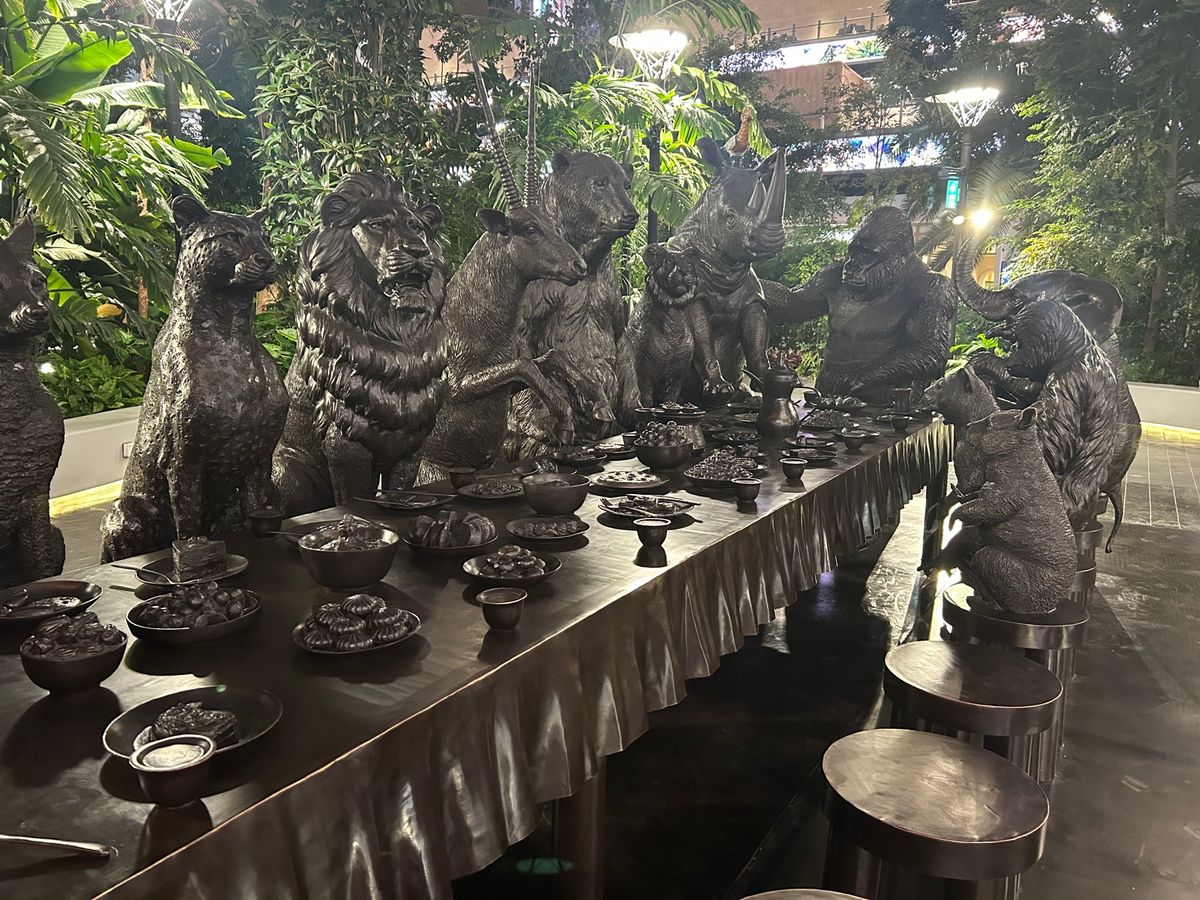 ドーハ空港に到着。なんと予定より１時間近く早い到着に、そんなことあるんだと...