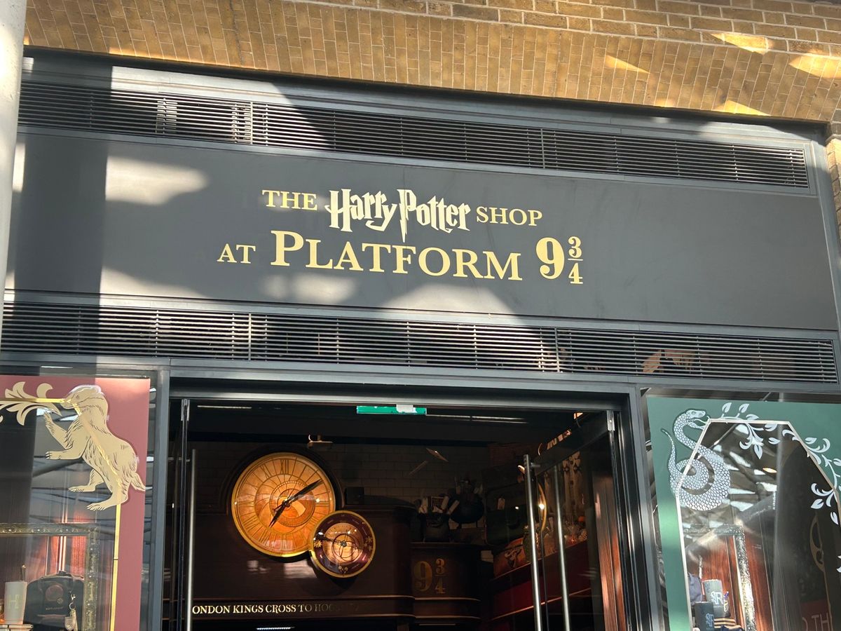 ロンドン到着。
ホテルにチェックインして、一息ついたらキングスクロス駅へ。...