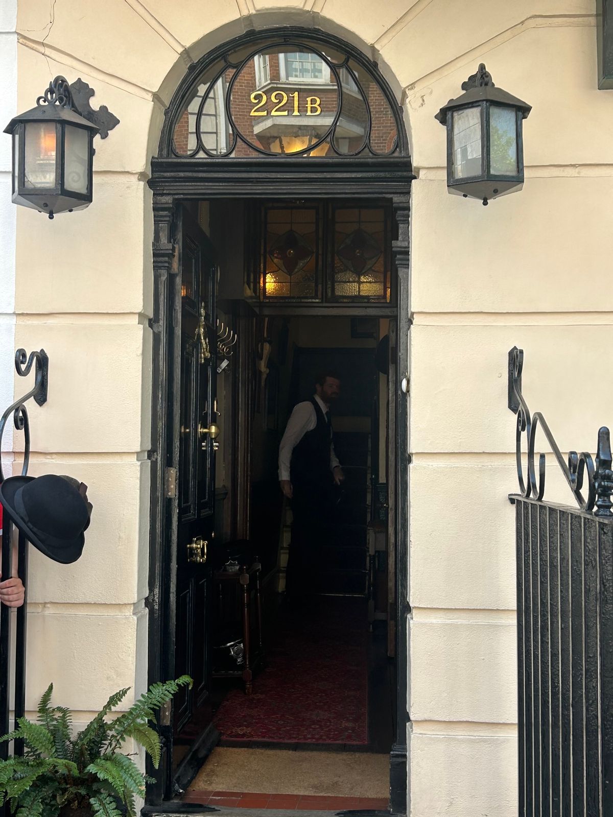 既に夏バテ状態だったので、ランチらしいランチはせず、スタバでラップサンドを...