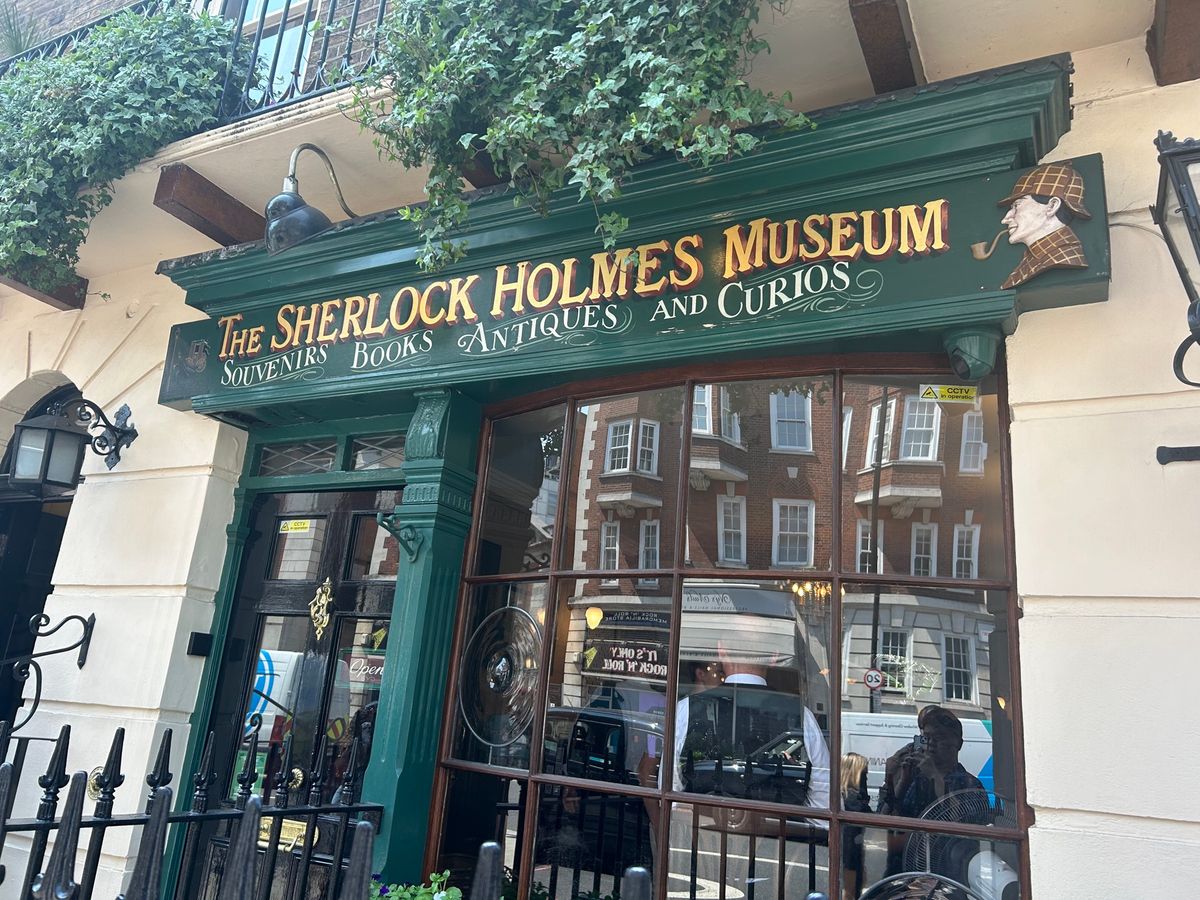 既に夏バテ状態だったので、ランチらしいランチはせず、スタバでラップサンドを...