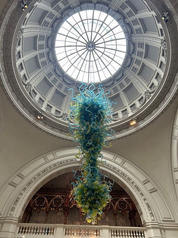 イギリス(英国)・ロンドン「ロンドン親子旅」の写真：午後はすぐ隣にあるヴィクトリア＆アルバー...