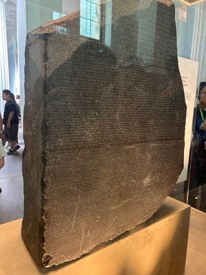 ロンドン２日目は、まず大英博物館へ。
ロンドンって古い建物をそのまま使って...