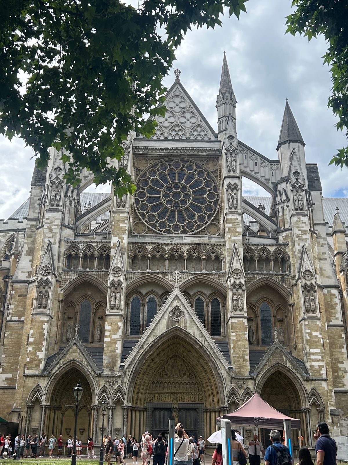 ４日目はまずビッグベンへ。
この日はもう中を見るより名所の写真を撮ることに...