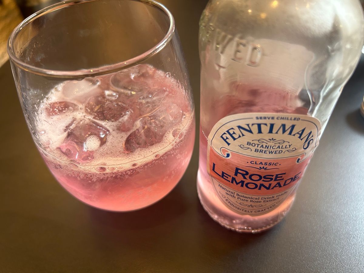 紅茶を買いに行ったHRヒギンズで一休み。
英語で話していたのに、急に日本語...