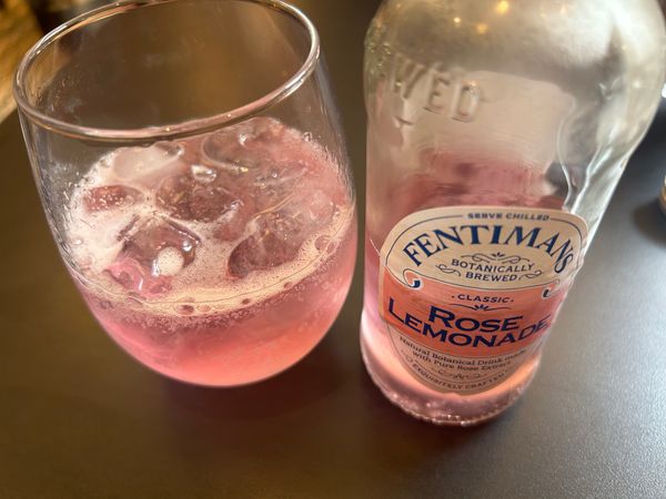 イギリス(英国)・ロンドン「ロンドン親子旅」の写真：紅茶を買いに行ったHRヒギンズで一休み。...