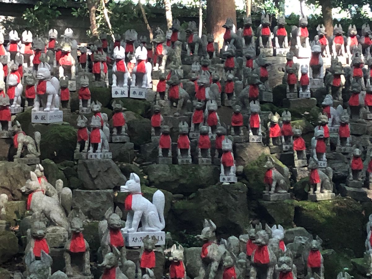 豊川稲荷はきつねだらけ