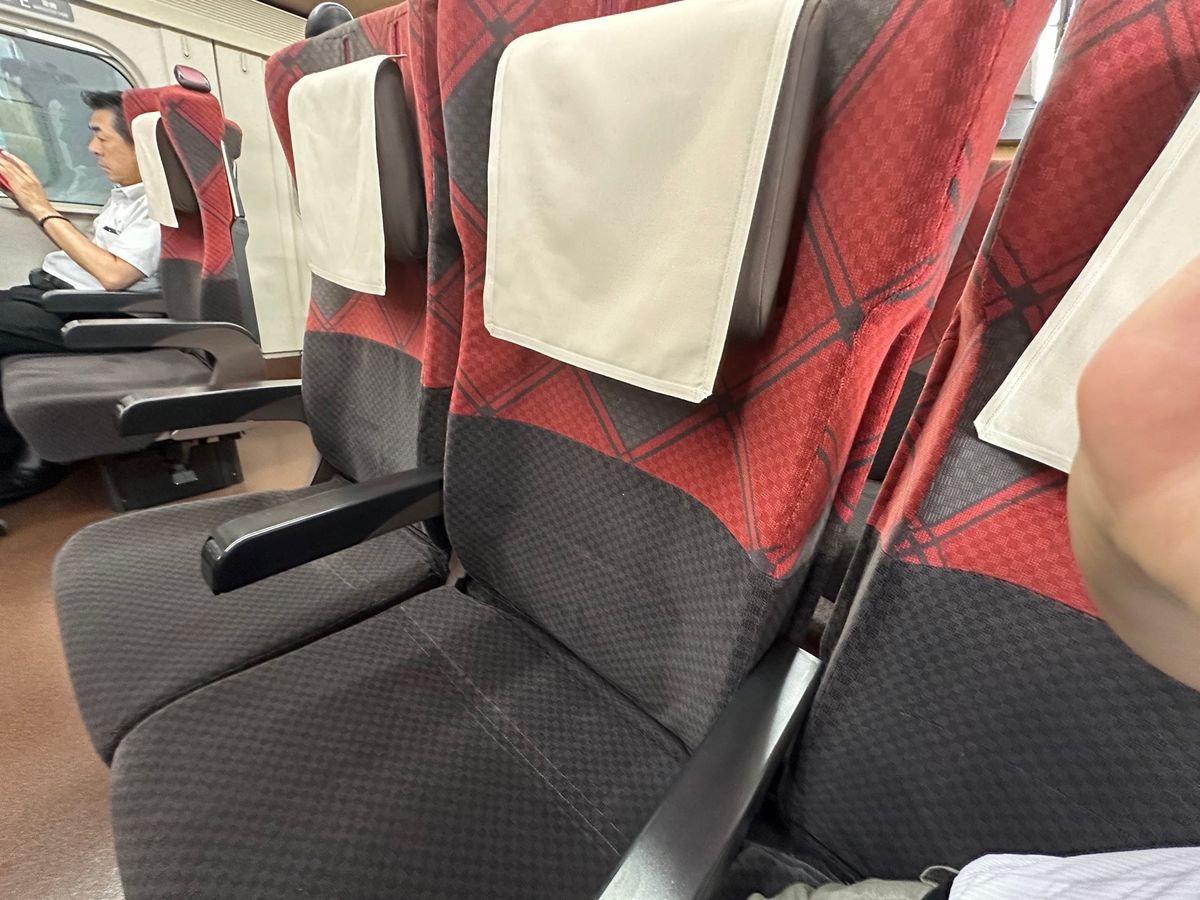 新大阪でミャクミャクグッズを探すも不発
サンダーバードと北陸新幹線で次へ