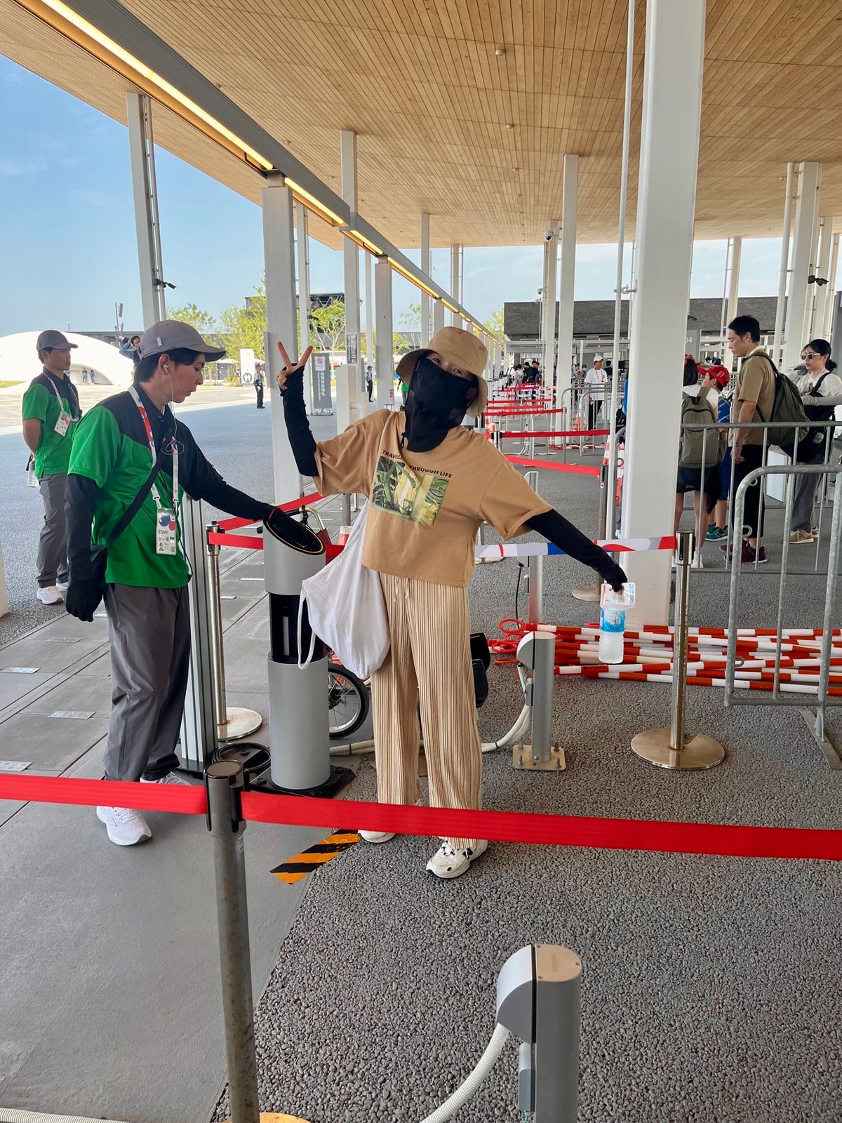 この日は日曜日。
混雑を避ける為に西ゲートを選択してました。
幸いにも朝一...