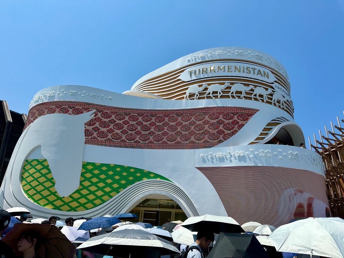 午後にはどのパビリオンも長蛇の列。

事前予約全て落ちて、当日予約のみでの...