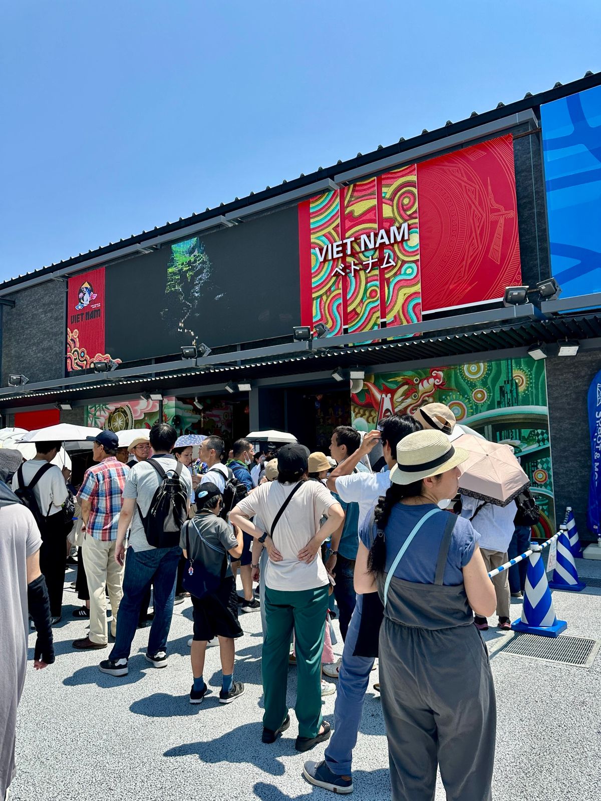 お隣のフランス館とベトナム館