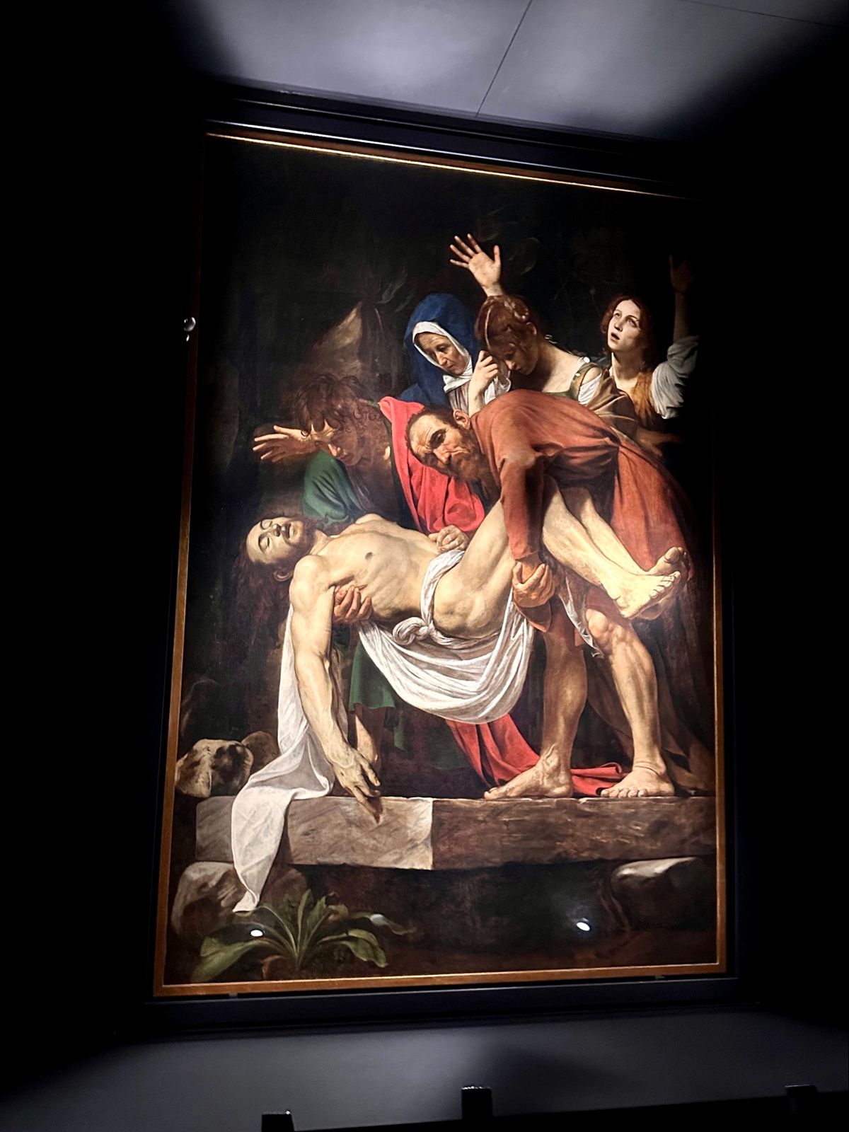 バチカン美術館より
カラヴァッジョ「キリストの埋葬」

イタリアの美術館は...