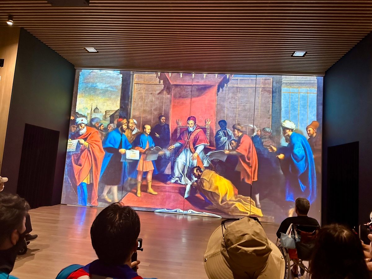 西ゲートを1番で通過した後は、イタリアパビリオンに向かいました。

前から...