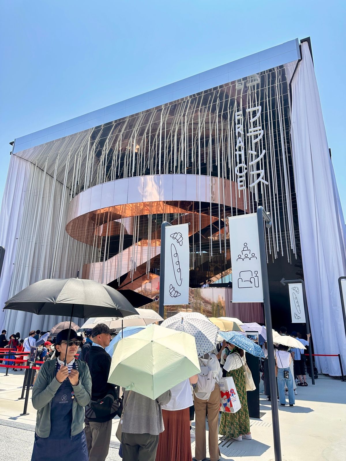 お隣のフランス館とベトナム館