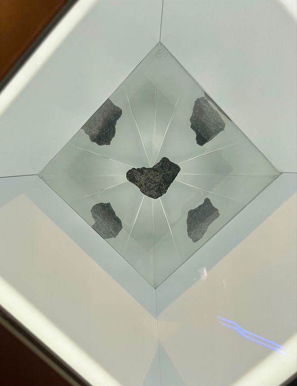 日本・大阪関西万博「大阪関西万博 HND ✈︎ KIX ✈︎ HND」の写真：アポロ12号の宇宙飛行士が月面から持ち帰...