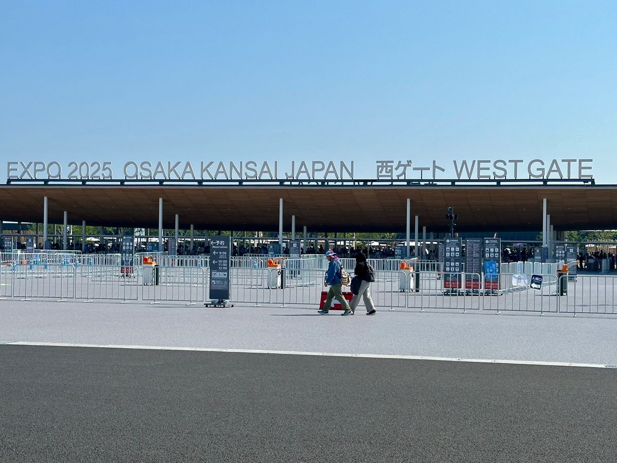 カナダ人妻が暑すぎるからもういいとの事で、3時には撤退しました。
カナダ館...