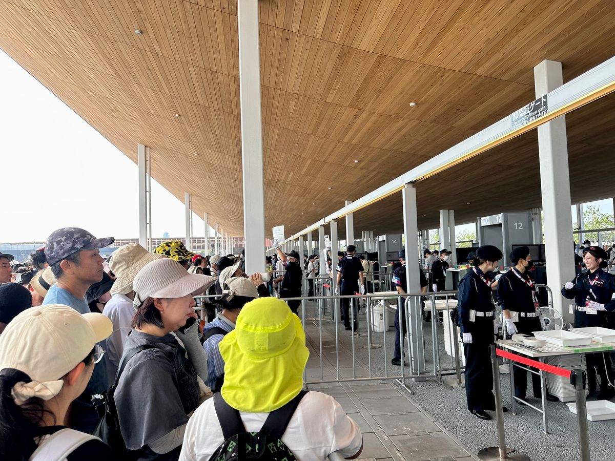 この日は日曜日。
混雑を避ける為に西ゲートを選択してました。
幸いにも朝一...