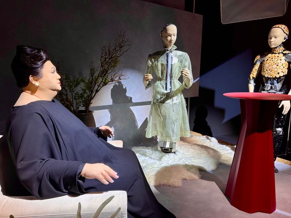 日本・大阪関西万博「大阪関西万博 HND ✈︎ KIX ✈︎ HND」の写真：マツコデラックスさんのアンドロイドは指先...