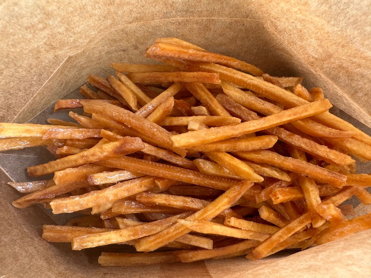 高知駅からのグルメ旅
芋屋金次郎の揚げたて芋けんぴ
安芸しらす食堂のちりめ...