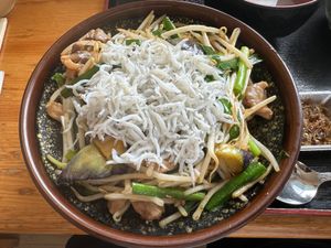 高知駅からのグルメ旅
芋屋金次郎の揚げたて芋けんぴ
安芸しらす食堂のちりめ...