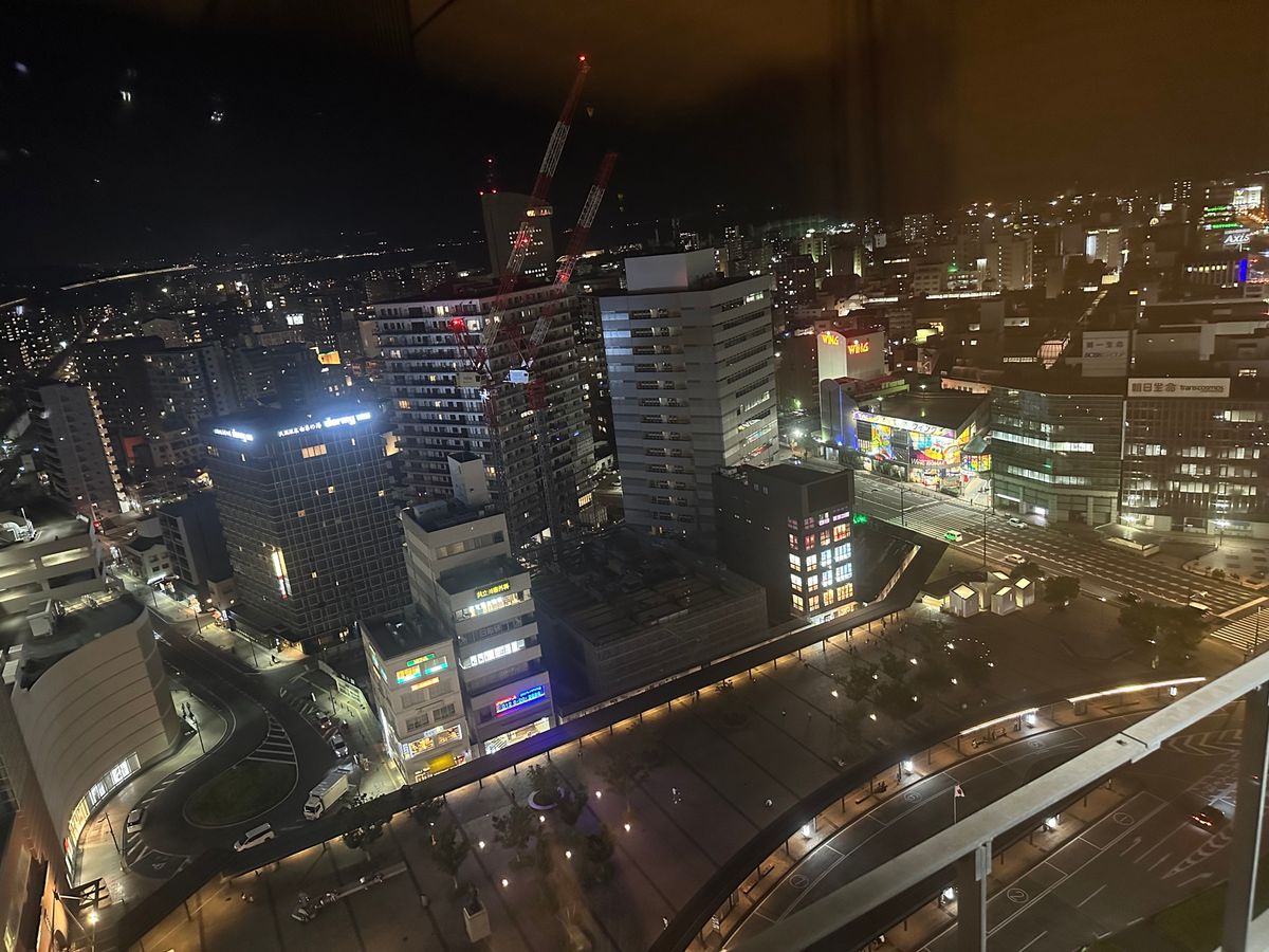 18日仕事後
同僚とご当地グルメを楽しんだ後、ビル最上階サウナでゆっくり
...