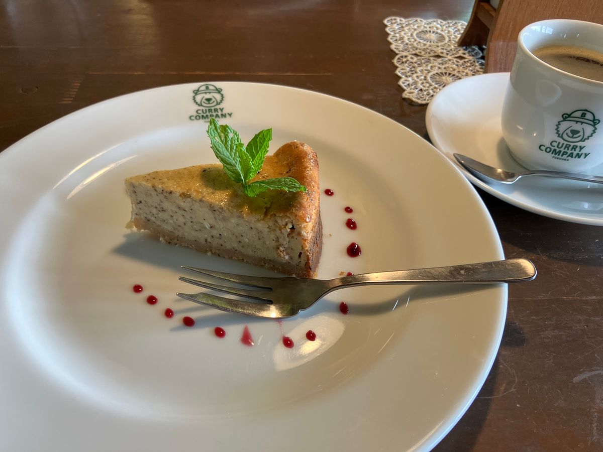 岡本とうふ店
とても有名なお店らしく
著名な方の写真やサインが沢山

喫茶...