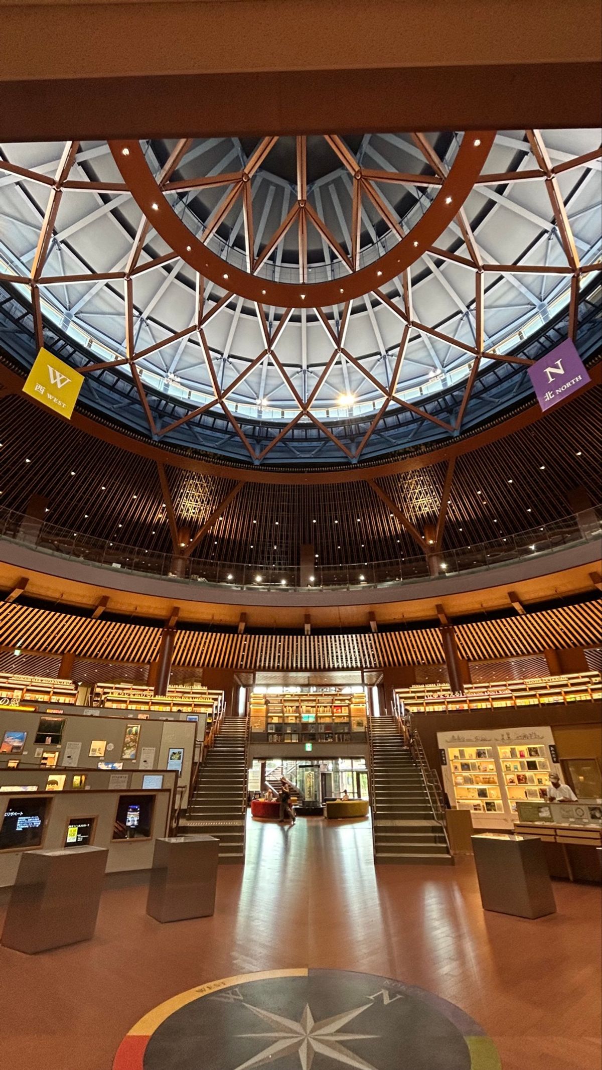 📍石川県立図書館
前回行けなかったところを主に‼️
ここはずっと来たかったんだ〜