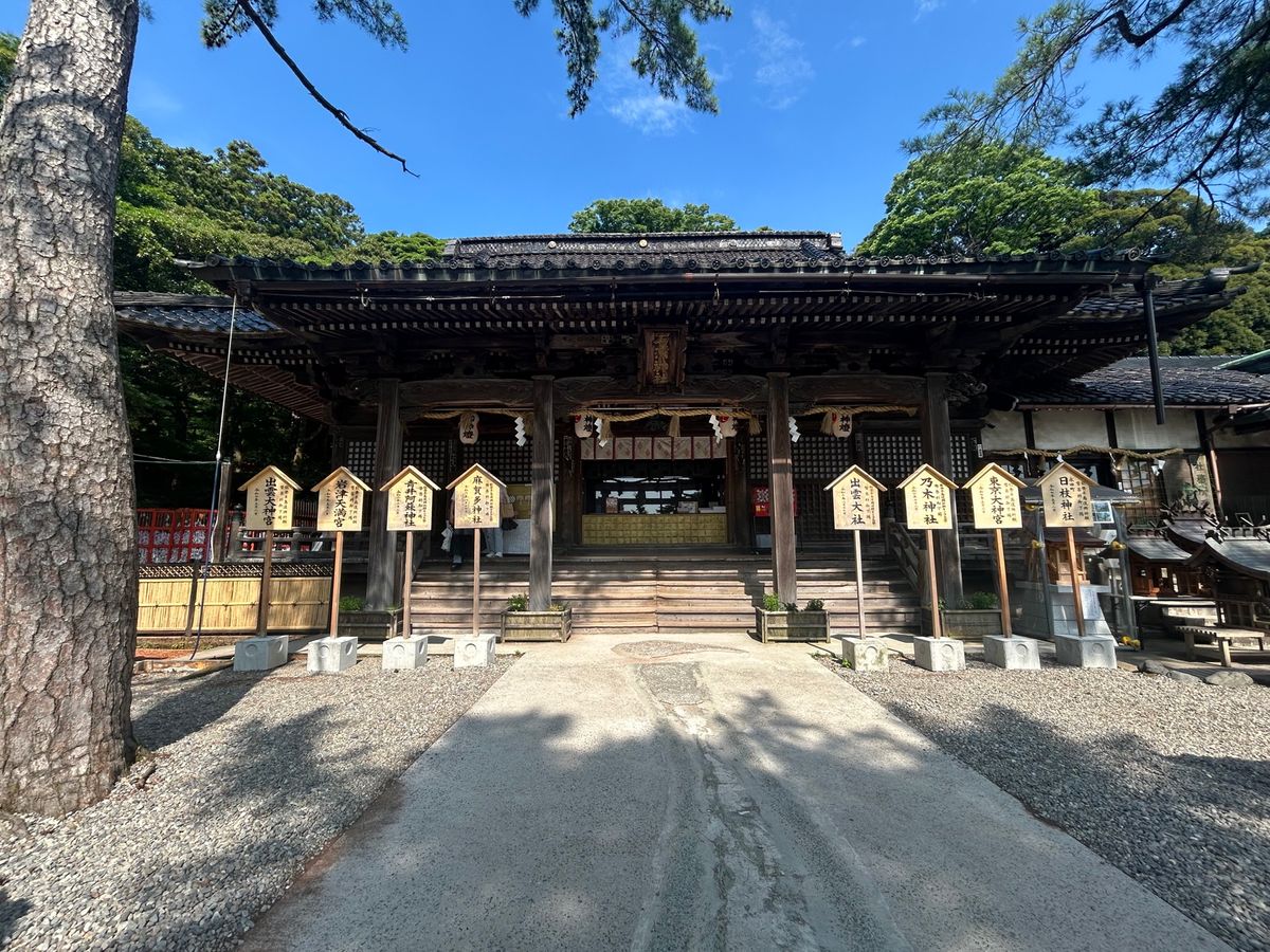 📍石浦神社
お守りが作れちゃうところ！
勾玉の形の石？床？石畳？みたいなの...