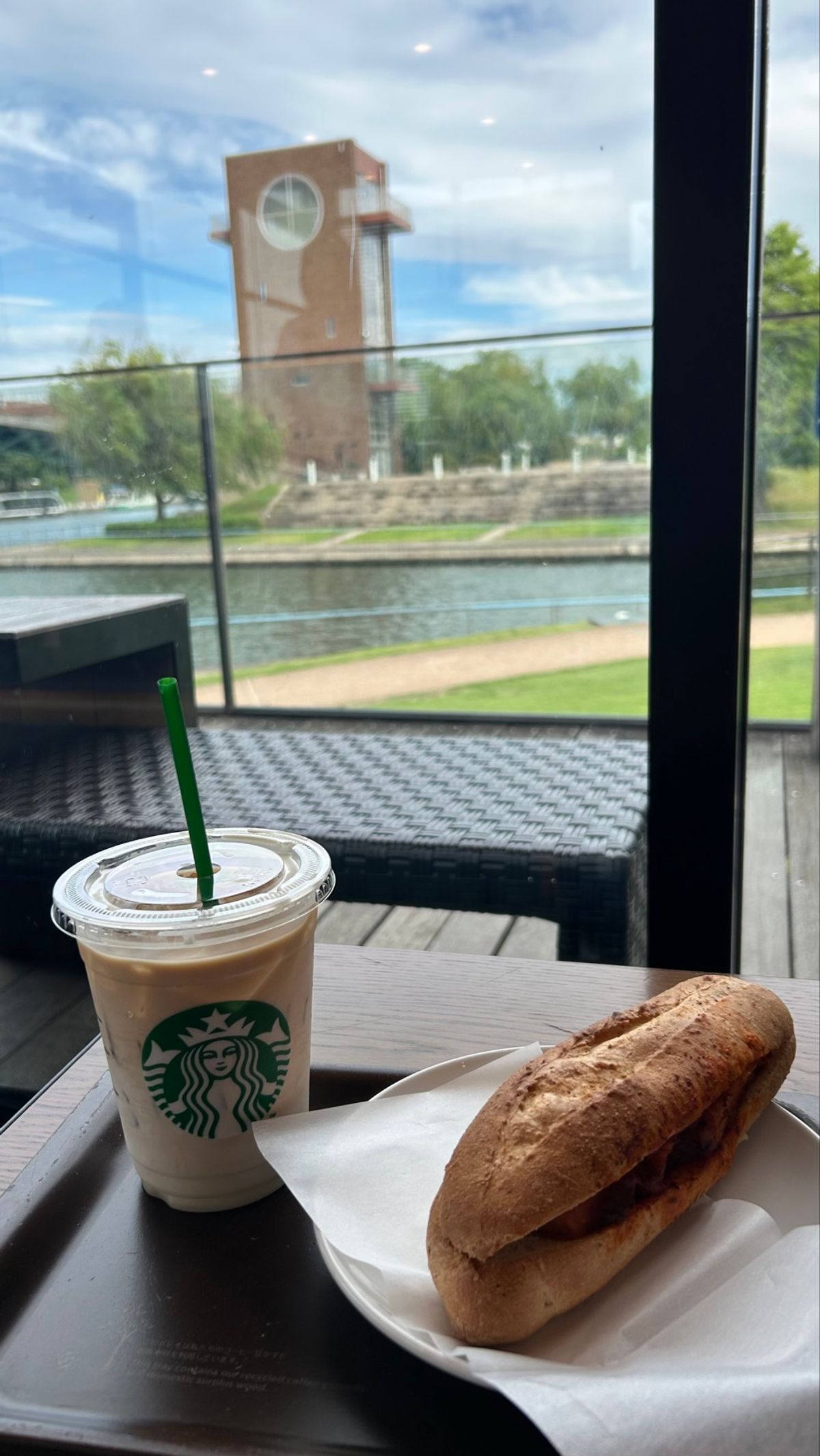 ラストデイ！
まずは、朝イチ日本一美しいスタバへ！
ほんとに綺麗だった✨
...