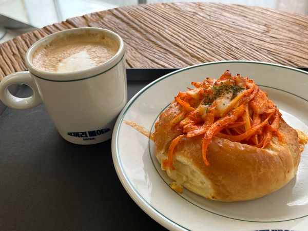 大韓民国 (韓国)・ソウル「韓国旅行」の写真：朝はベーグル、お昼は参鶏湯。
途中お茶で...