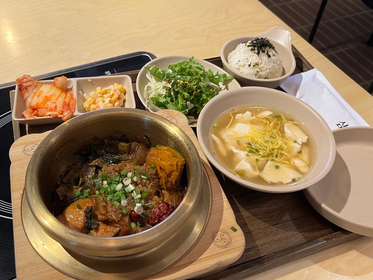 到着日、小雨で安心した。
恵化駅近所で食事とデザート。
久しぶりの安東チム...