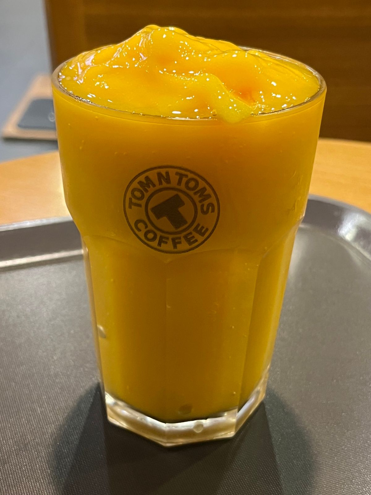 朝はベーグル、お昼は参鶏湯。
途中お茶で黒ごまラテ。
このお店は、お気に入...