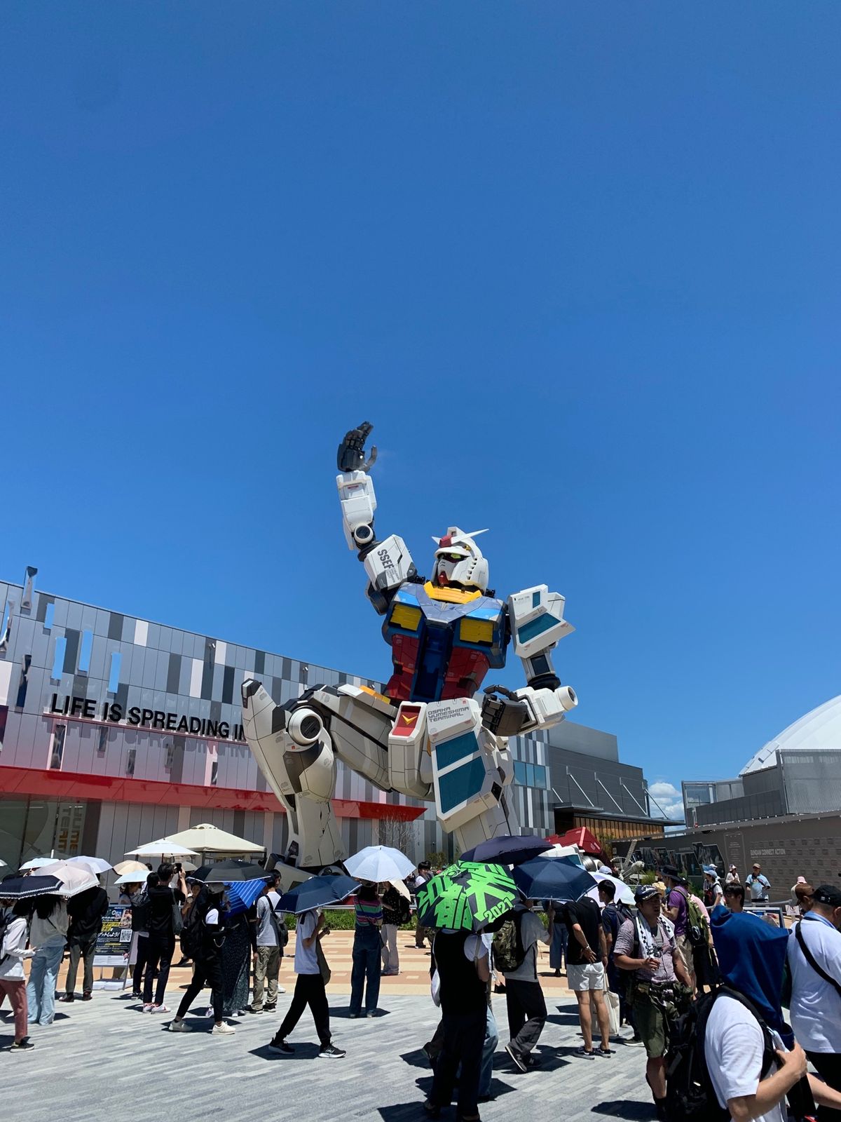 ガンダムにアトム！
予約取れず…くら寿司入りたかった（涙）
空飛ぶ車🚗も見...