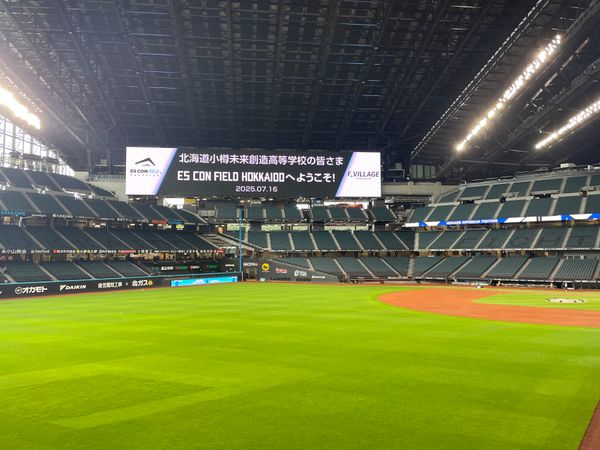 日本・北海道「サンフラワーフェリーで北海道の旅」の写真：小雨模様の朝。エスコンフィールドを見学。...