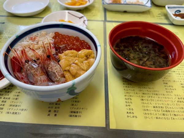 日本・北海道「サンフラワーフェリーで北海道の旅」の写真：函館といえば朝市。海鮮丼をいただきました...