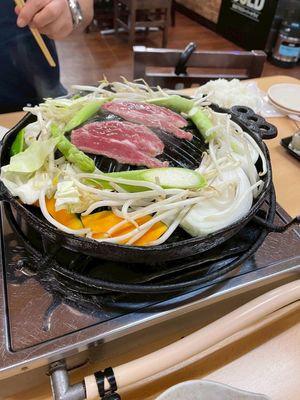 函館といえば朝市。海鮮丼をいただきました。その後大沼公園でセグウェイツアー...