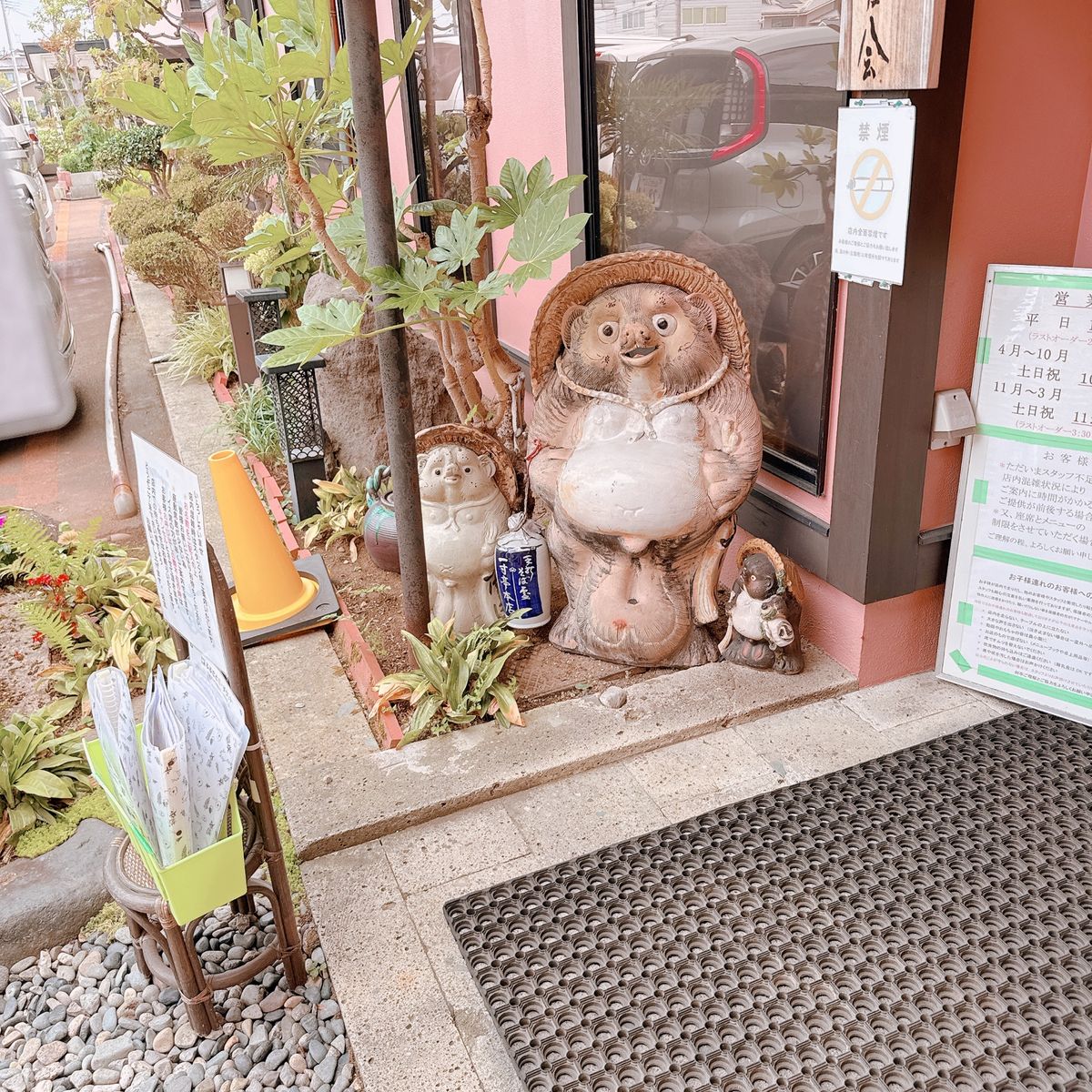 一寸亭 本店
★★★★★

私は鳥中華、母は肉そばを注文しました

鳥中華...
