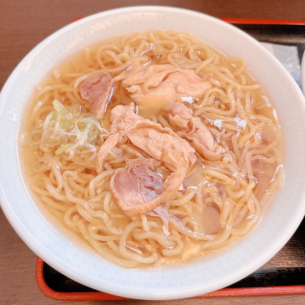 一寸亭 本店
★★★★★

私は鳥中華、母は肉そばを注文しました

鳥中華...