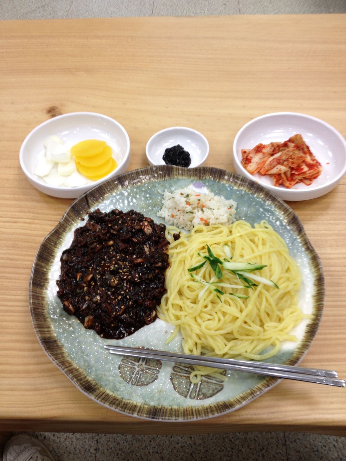 夕食後に1人で街を散策。夜食として美味しくいただきました。