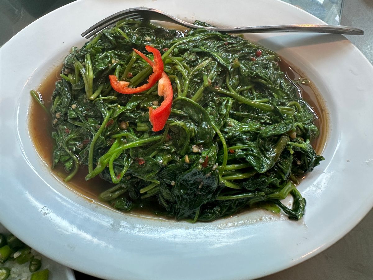 帰路途中でジャカルタ郊外に住む友人夫妻と再会、ランチの海鮮料理は非常にレベ...