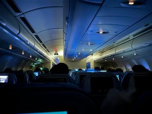 香港空港で妻と待ち合わせて、ジャカルタ行きの機内へ。
この時点で東京自宅を...