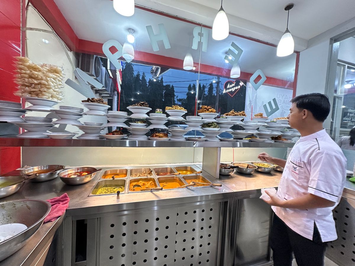 ナシパダンでさっと夕飯を済まして、香港へ向かう。