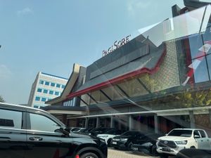 翌日のお昼は、友人達がナシパダンの名店へ招待してくれました。