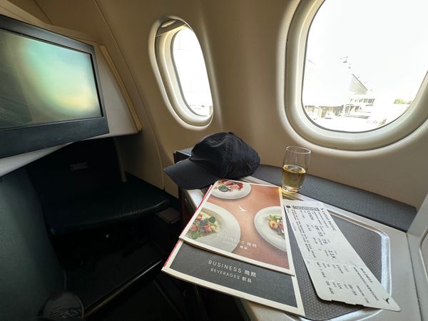 香港・赤鱲角國際機場、Chek Lap Kok International Airport「NRT ✈︎ HKG ✈︎ CGK ✈︎ HKG」の写真：香港到着後、一旦家に戻ろうかとも考えたの...