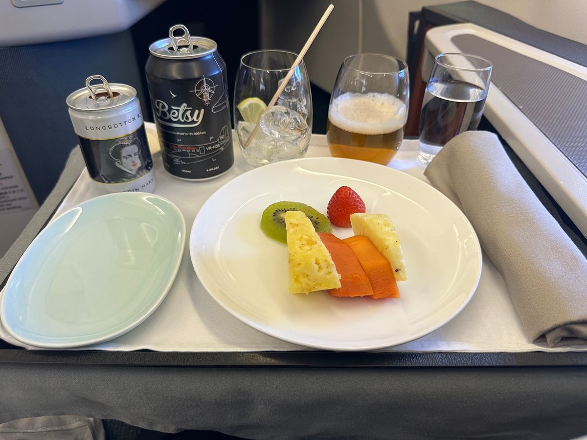 香港到着後、一旦家に戻ろうかとも考えたのですが、カナダ人妻を空港で待つ事に...