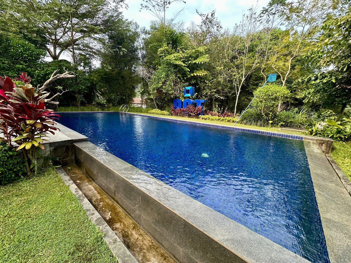 翌朝はヴィラのプライベートプールでひと泳ぎして帰路へ。

ドライバー、ヘル...