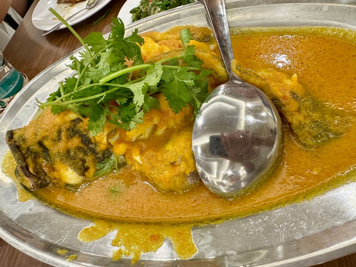 地元で人気のシーフードレストラン。

和風でも中華でも無く、ジャカルタ風は...