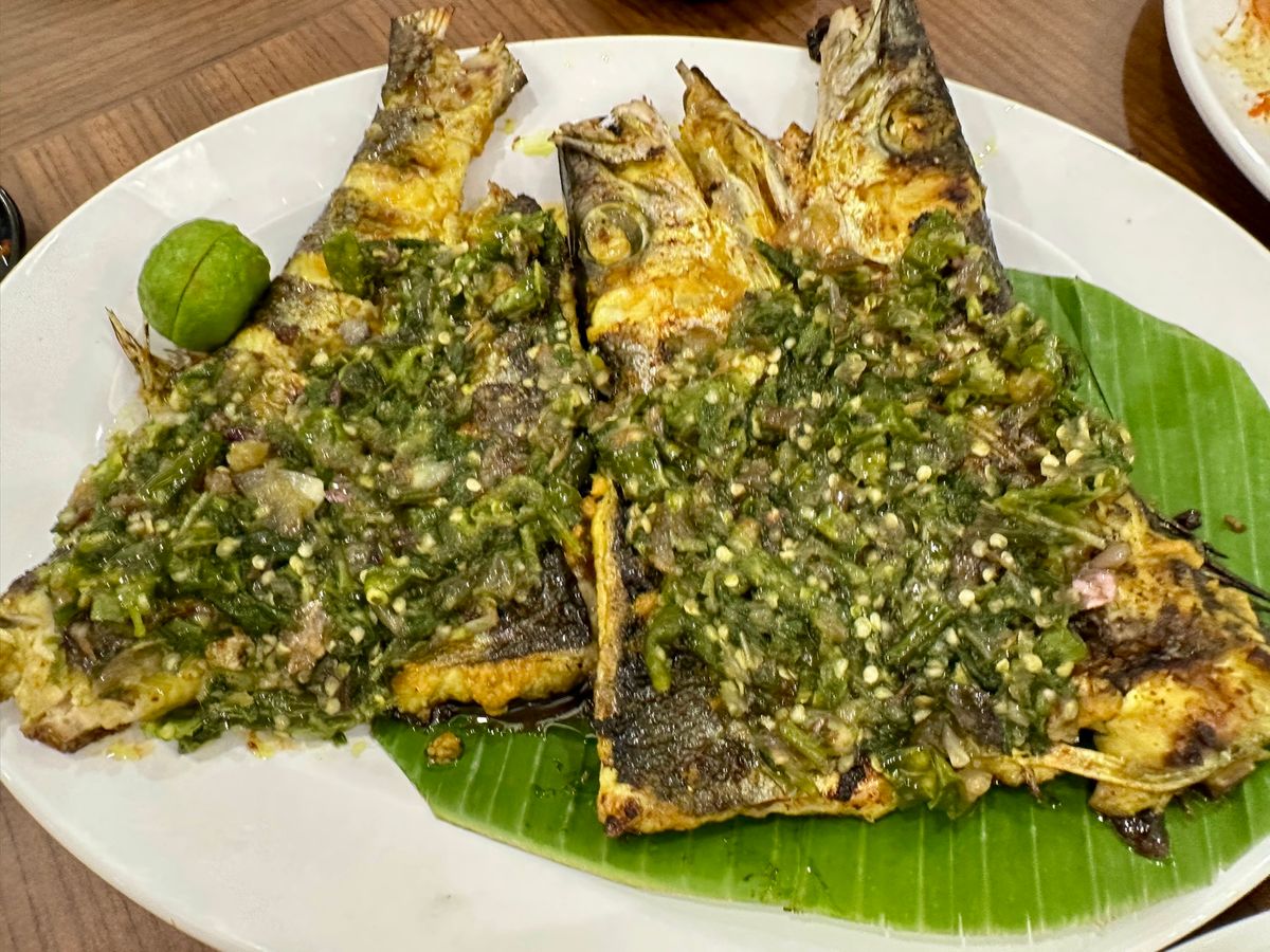 地元で人気のシーフードレストラン。

和風でも中華でも無く、ジャカルタ風は...