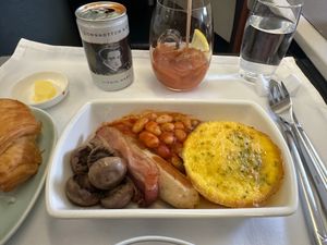 香港到着後、一旦家に戻ろうかとも考えたのですが、カナダ人妻を空港で待つ事に...