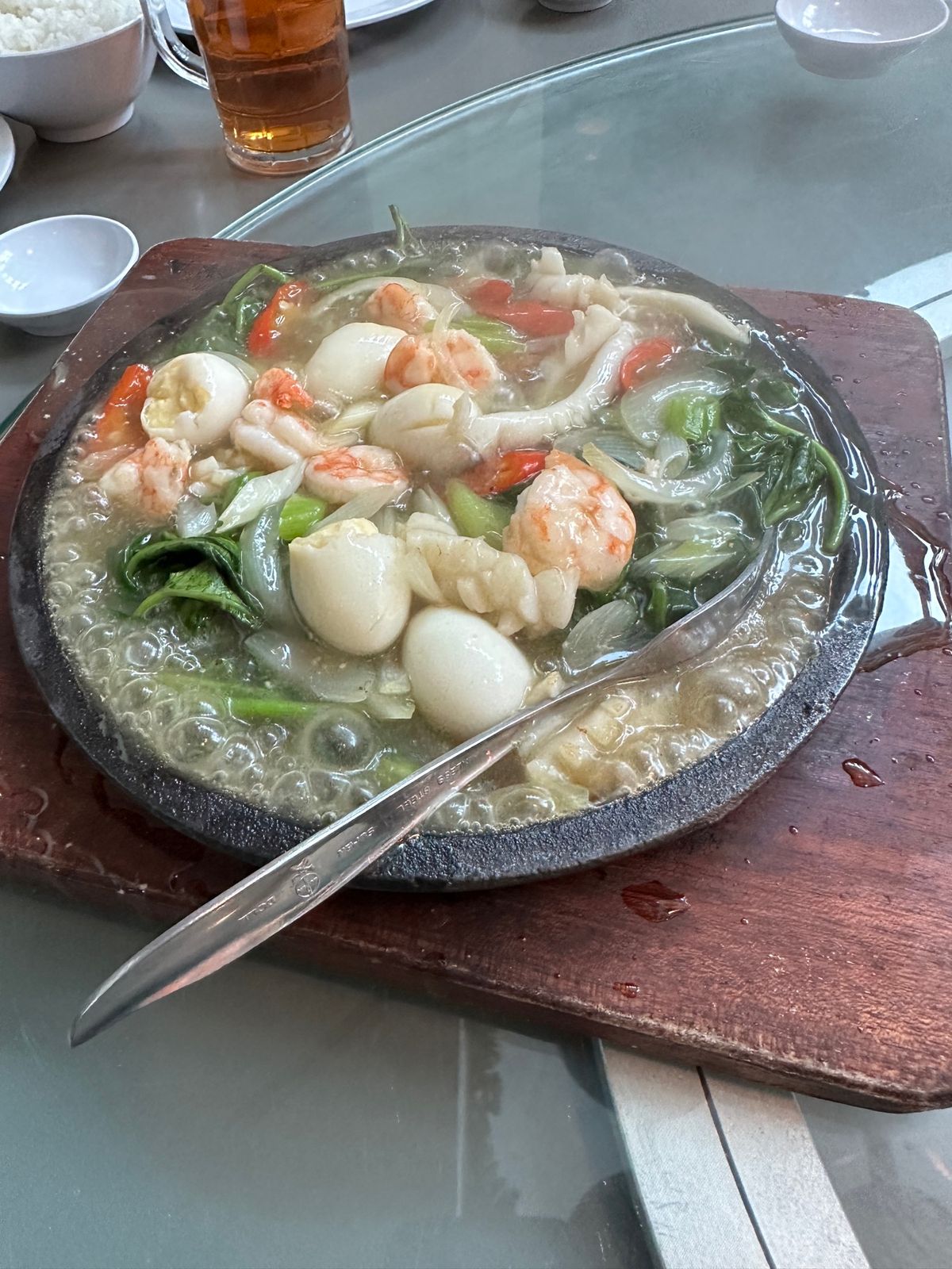 帰路途中でジャカルタ郊外に住む友人夫妻と再会、ランチの海鮮料理は非常にレベ...