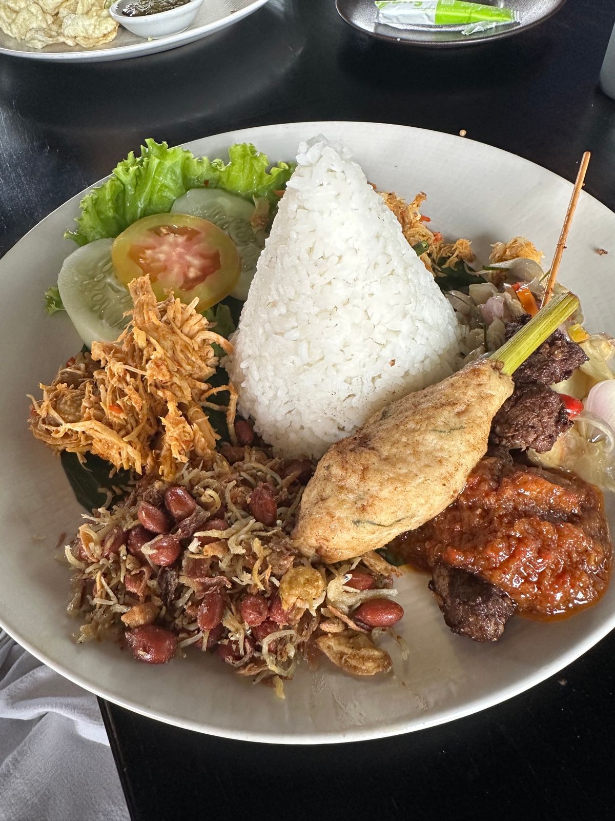 ナシ チャンプル、アヤム ゴレン、ナシ
ゴレン、ソト アヤム。